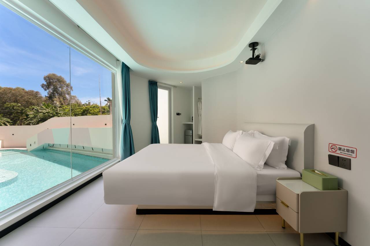 三亚盛歌泳池青旅民宿(亚龙湾森林公园博后村店)图片3