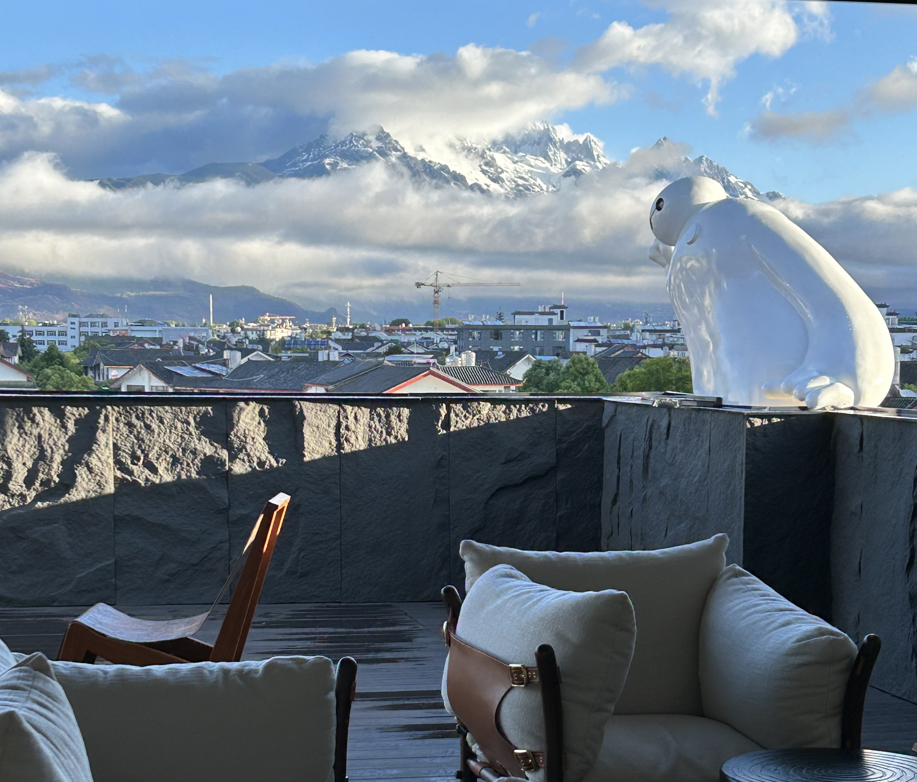 纳主·空中庭院设计师雪山观景民宿(丽江城日照金山店)图片2