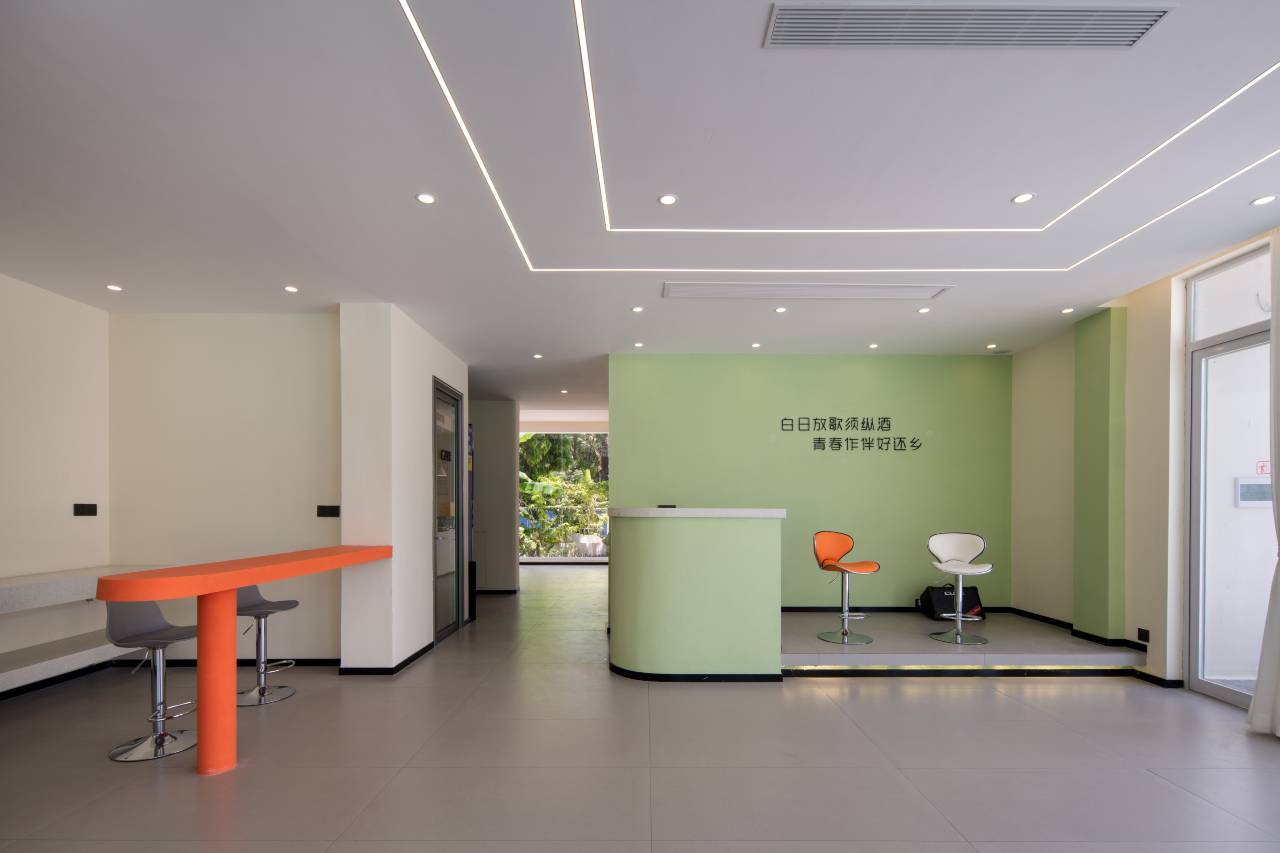 三亚盛歌泳池青旅民宿(亚龙湾森林公园博后村店)图片6