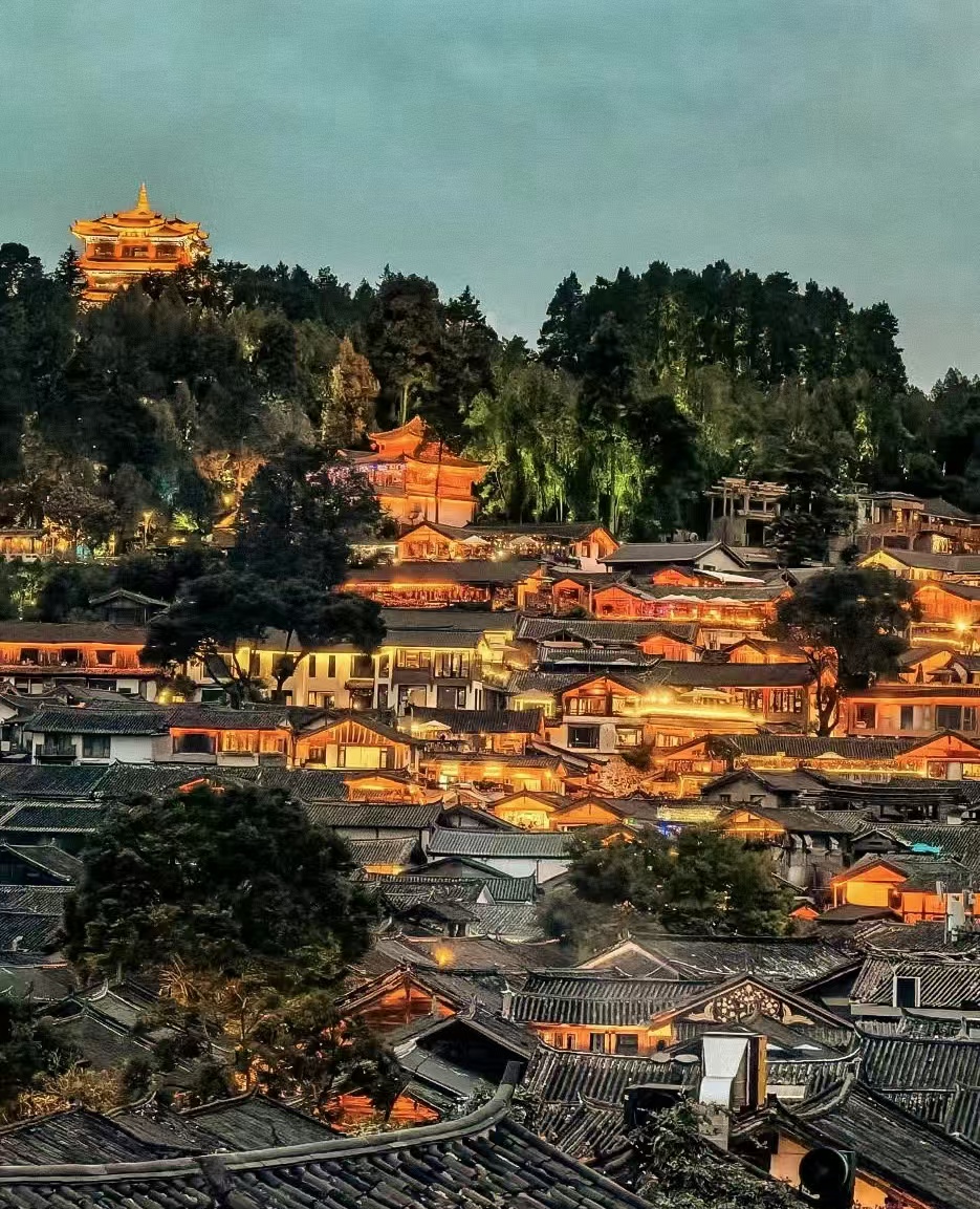 Moonlight·拾月丨轻奢新概念投影观景度假美宿(丽江古城店)图片7